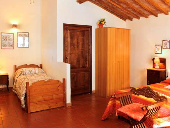 Agriturismo for sale in Tuscany Restaurant Vineyard and Olive Grove