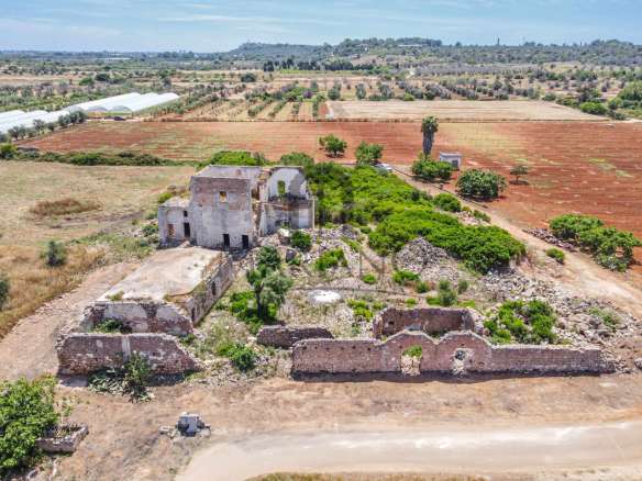 17th century Masseria for sale in Gallipoli with approved project