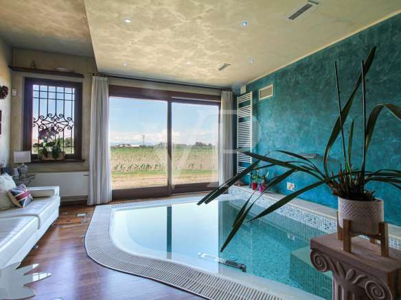 Charming Countryside Retreat – Villa with Pools and Guesthouse Potential