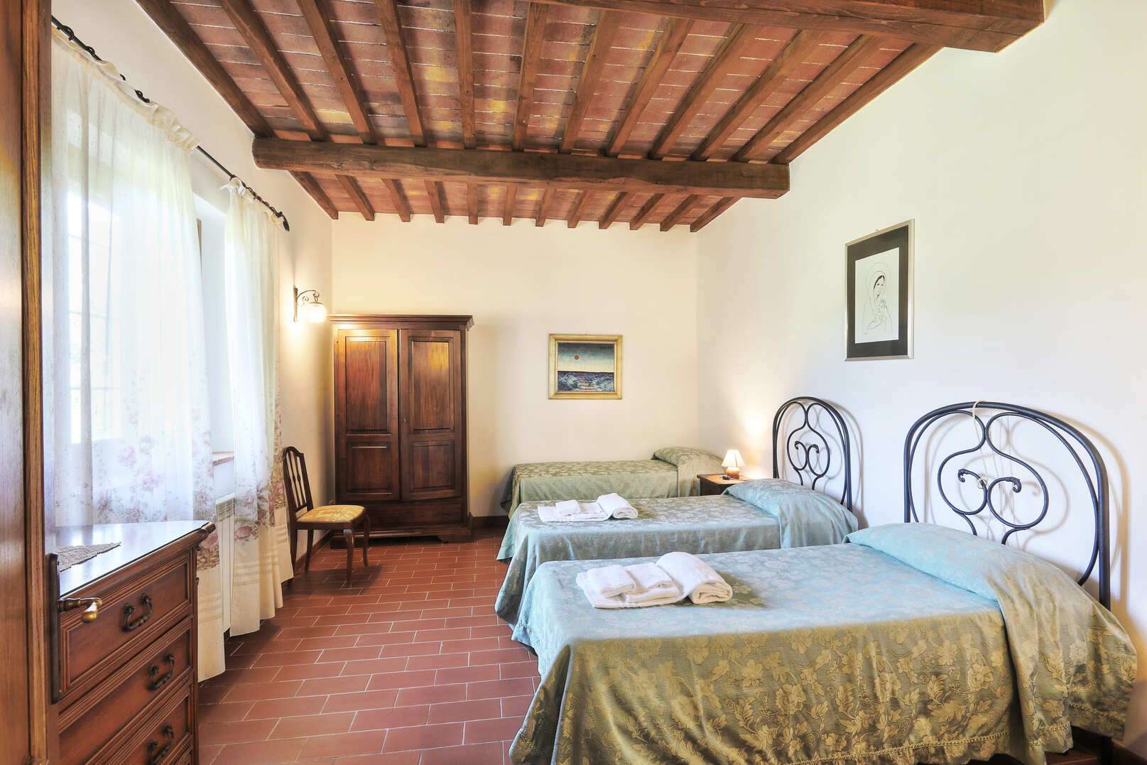 25422 Charming Estate in Tuscany – DOC Vineyard and Guest Accommodation