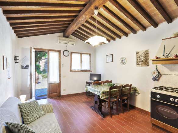 Charming Estate in Tuscany – DOC Vineyard and Guest Accommodation