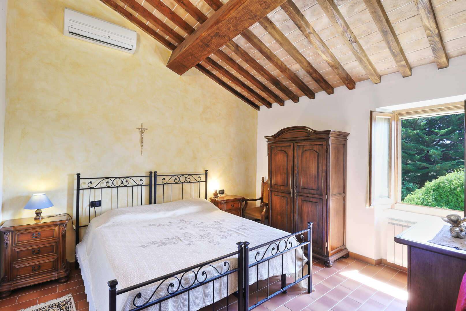 25432 Charming Estate in Tuscany – DOC Vineyard and Guest Accommodation