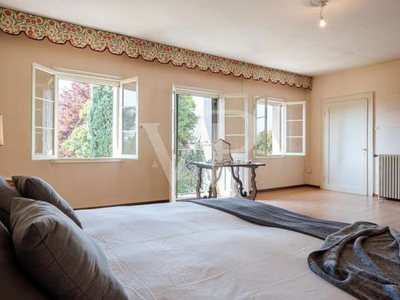 Venetian villa from the 16th century at the foot of the castle of Asolo