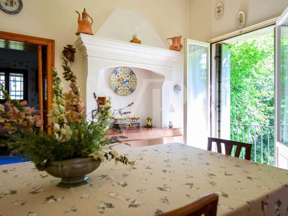 Venetian villa from the 16th century at the foot of the castle of Asolo
