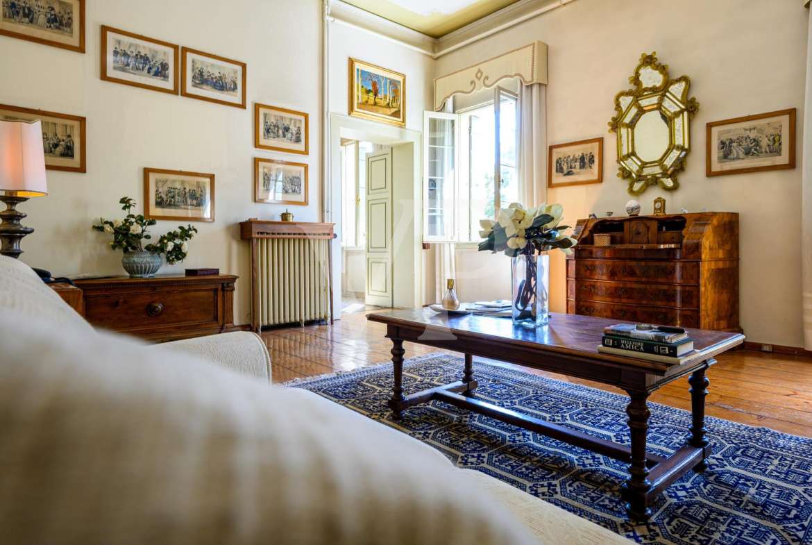 Venetian villa from the 16th century at the foot of the castle of Asolo