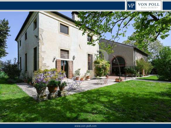 Wonderful historic farmhouse perfectly restored