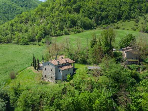 Stone Farmhouse Immersed In Nature, Emilia Romagna
