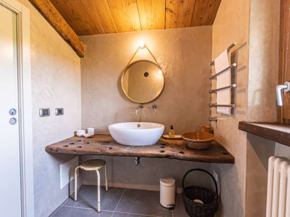 Stone Farmhouse Immersed In Nature, Emilia Romagna