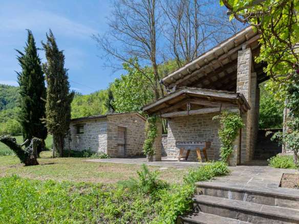 Stone Farmhouse Immersed In Nature, Emilia Romagna