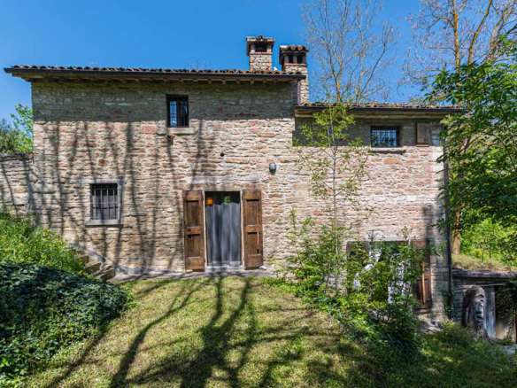 Stone Farmhouse Immersed In Nature, Emilia Romagna