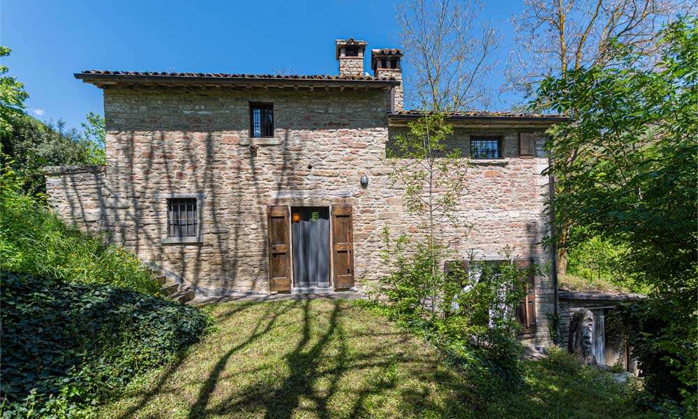 Stone Farmhouse Immersed In Nature, Emilia Romagna