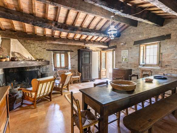Stone Farmhouse Immersed In Nature, Emilia Romagna
