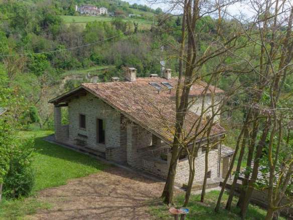 Stone Farmhouse Immersed In Nature, Emilia Romagna