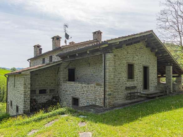 Stone Farmhouse Immersed In Nature, Emilia Romagna