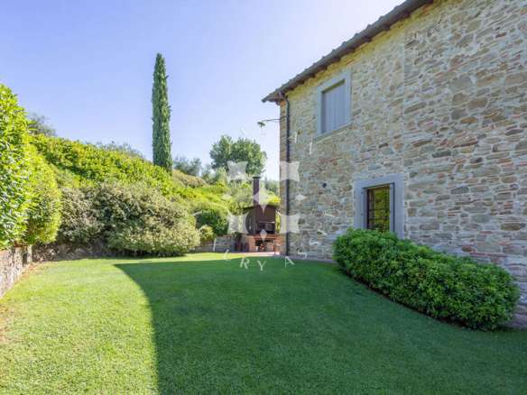 Majestic Tuscan Estate with Guesthouses, Pool, and Lake near Arezzo