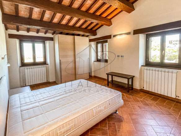 Authentic Countryside Villa in Amandola, Le Marche