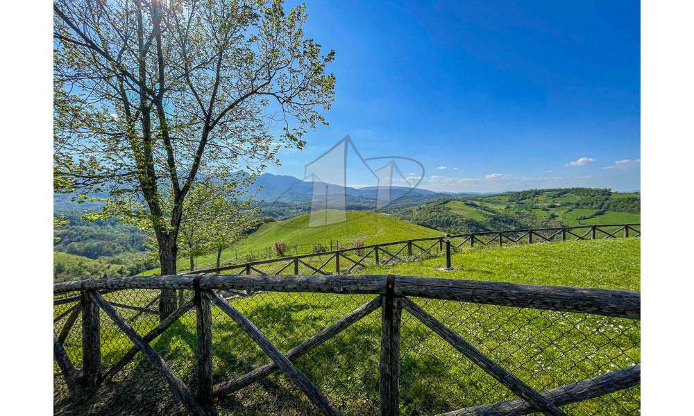 Authentic Countryside Villa in Amandola, Le Marche