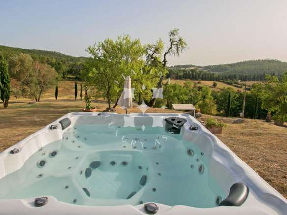 Exclusive Tuscan Villa Overlooking Val D’Orcia