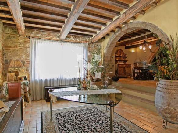 Exclusive Tuscan Villa Overlooking Val D’Orcia