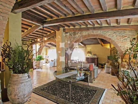 Exclusive Tuscan Villa Overlooking Val D’Orcia