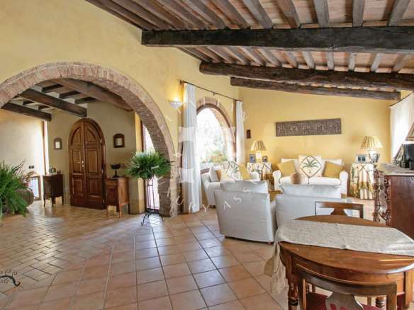 Exclusive Tuscan Villa Overlooking Val D’Orcia