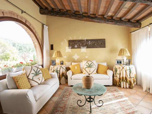 Exclusive Tuscan Villa Overlooking Val D’Orcia