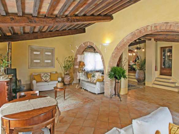 Exclusive Tuscan Villa Overlooking Val D’Orcia