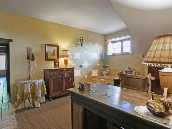 Exclusive Tuscan Villa Overlooking Val D’Orcia