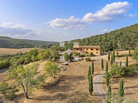 Exclusive Tuscan Villa Overlooking Val D’Orcia