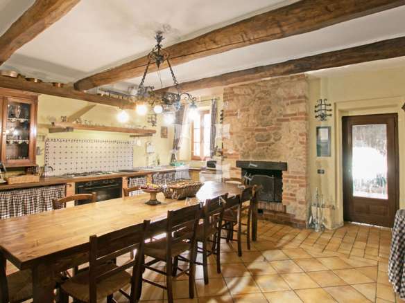 Exclusive Tuscan Villa Overlooking Val D’Orcia
