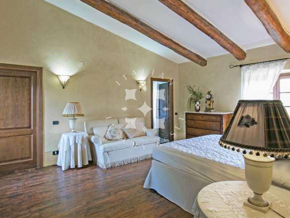 Exclusive Tuscan Villa Overlooking Val D’Orcia