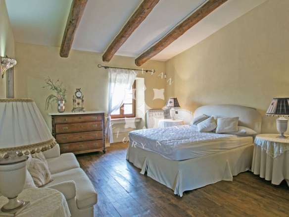 Exclusive Tuscan Villa Overlooking Val D’Orcia