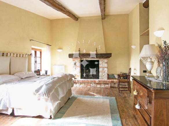 Exclusive Tuscan Villa Overlooking Val D’Orcia