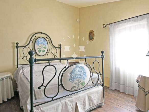 Exclusive Tuscan Villa Overlooking Val D’Orcia
