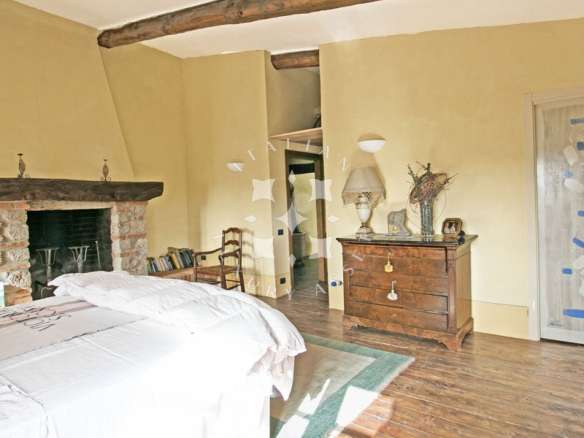Exclusive Tuscan Villa Overlooking Val D’Orcia