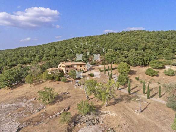 Exclusive Tuscan Villa Overlooking Val D’Orcia