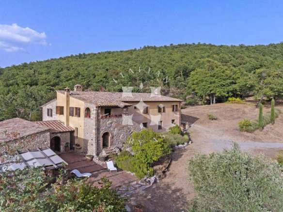 Exclusive Tuscan Villa Overlooking Val D’Orcia