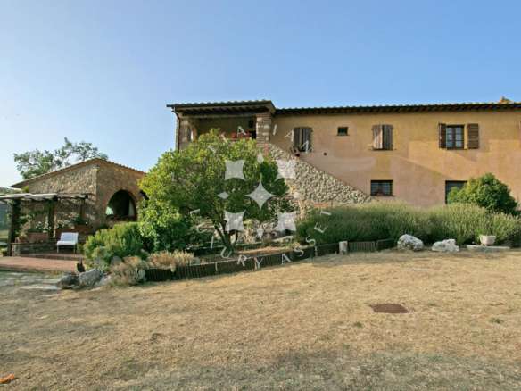 Exclusive Tuscan Villa Overlooking Val D’Orcia