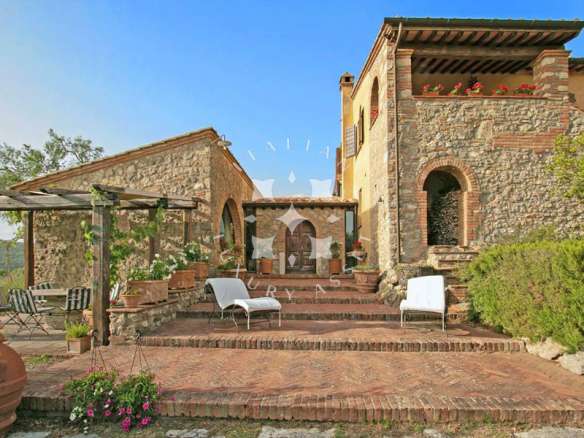 Exclusive Tuscan Villa Overlooking Val D’Orcia