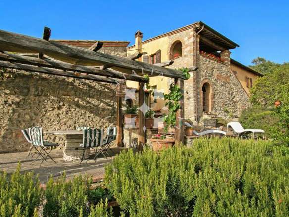 Exclusive Tuscan Villa Overlooking Val D’Orcia