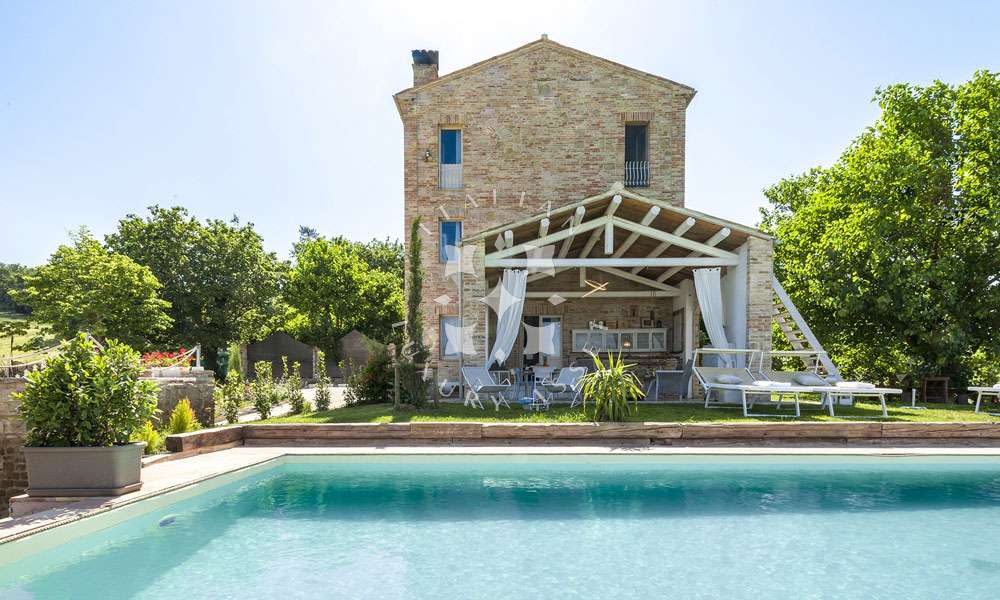 A prestigious country retreat in Staffolo – Le Marche