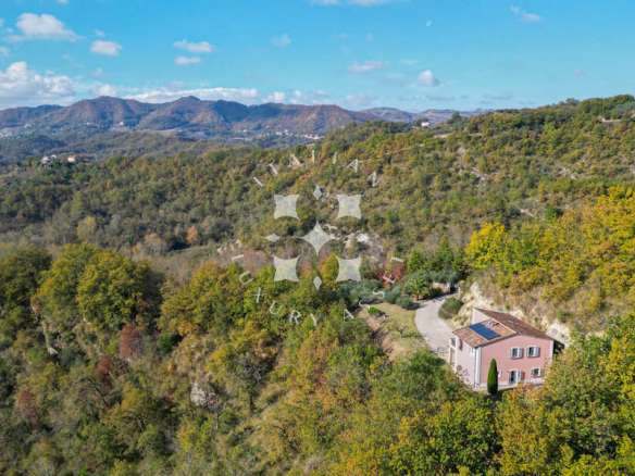 An Idyllic Countryside Retreat in the Heart of the Marche Region