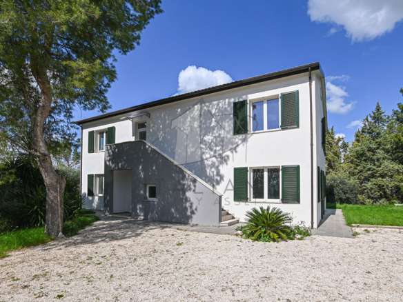 A Contemporary Country Retreat in the Heart of the Marche Countryside