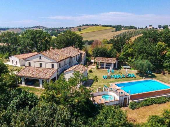 Authentic Country House near Belvedere Ostrense