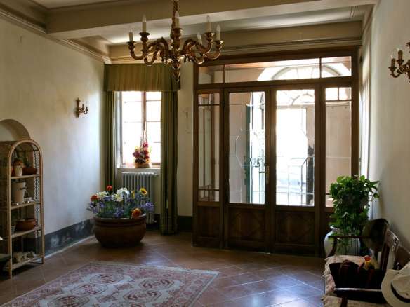 Frescoed Townvilla in Cevoli – 3 units
