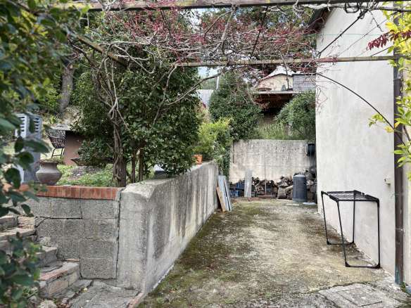 Finely restored cottage with swimming pool