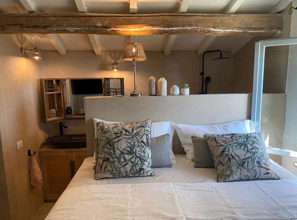 Finely restored cottage with swimming pool