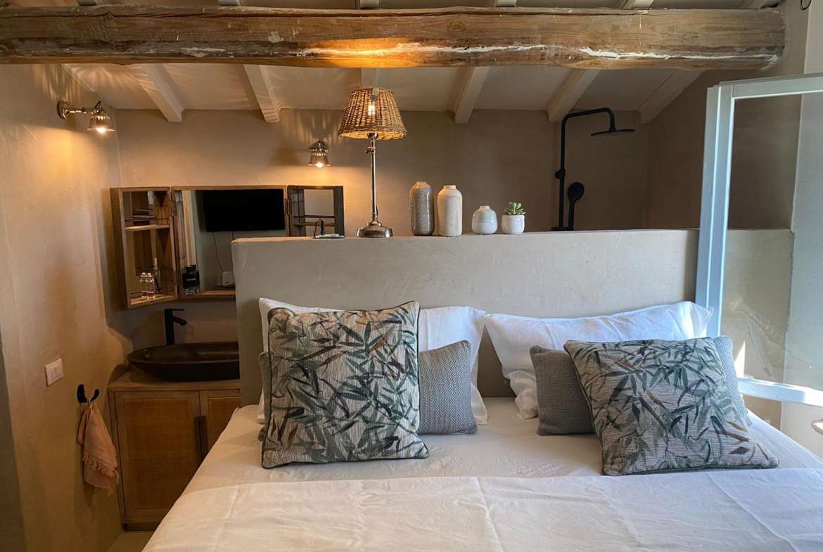 Finely restored cottage with swimming pool
