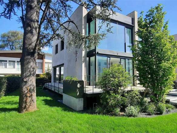 Modern Villa in Verdant Treviso, Veneto Oasis