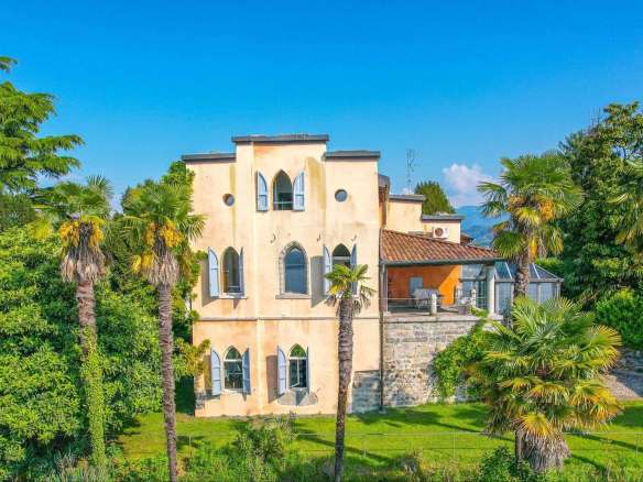 Villa on Serene Waters in Lombardia, Biandronno